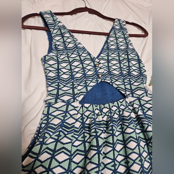 Maeve By Anthropologie V Neck Cut Out Back Dress Size 0 Stretchable - Picture 8 of 10